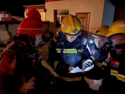 治多縣消防救援大隊(duì)開展“消防宣傳 服務(wù)上門”救援服務(wù)活動(dòng)